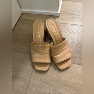 Lintervalle Beige Heels